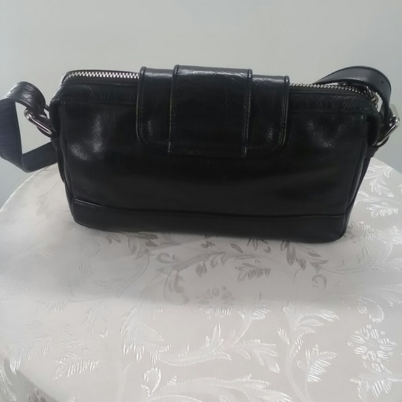 Kenneth Cole Small Leather Purse - Picture 3 of 5